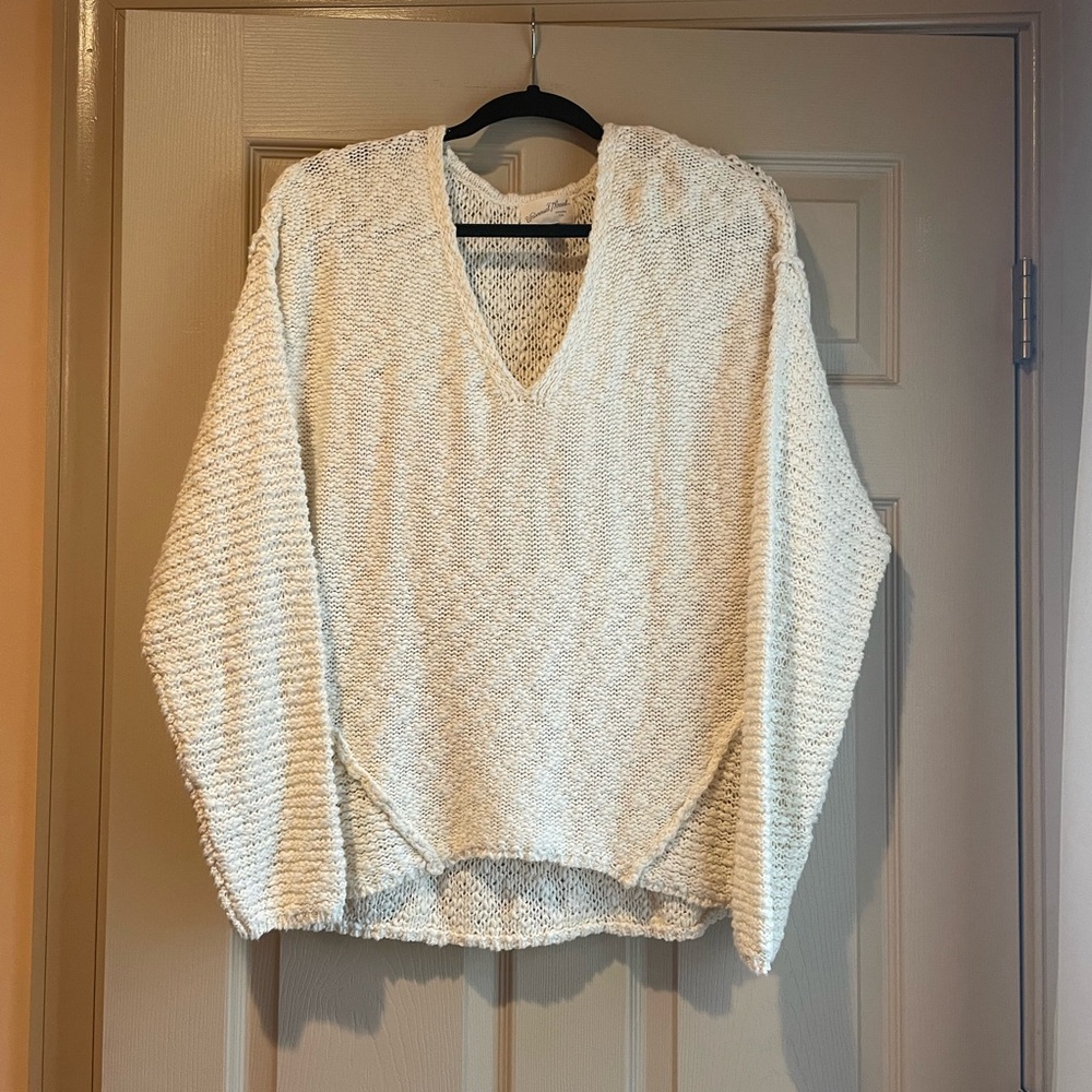 Universal Thread Cozy Cream‎ V-Neck Sweater, Size Medium